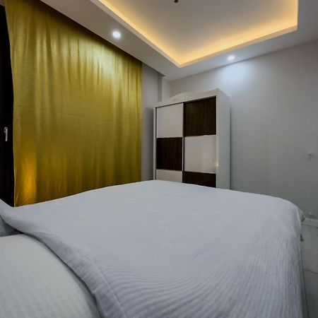 Havalimanina Yakin 1+1 Lux Suite Aksu  Buitenkant foto