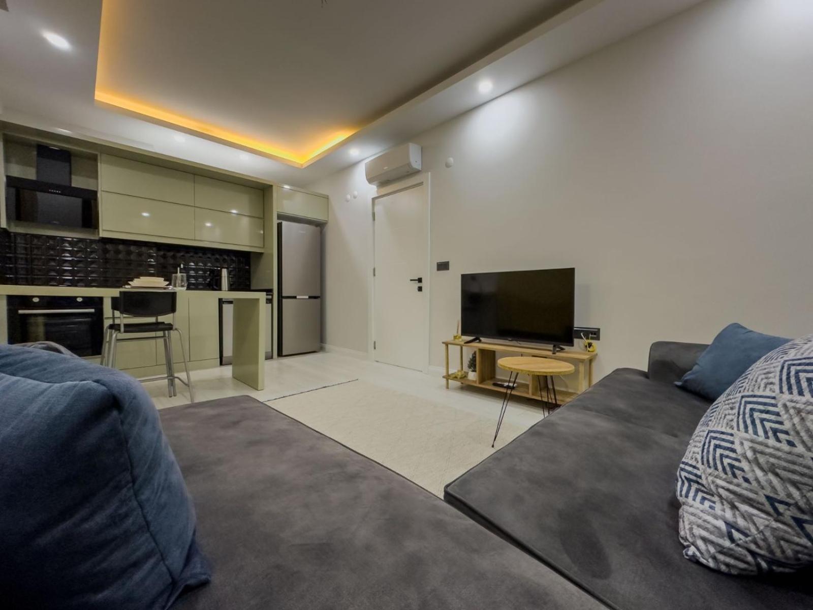 Havalimanina Yakin 1+1 Lux Suite Aksu  Buitenkant foto