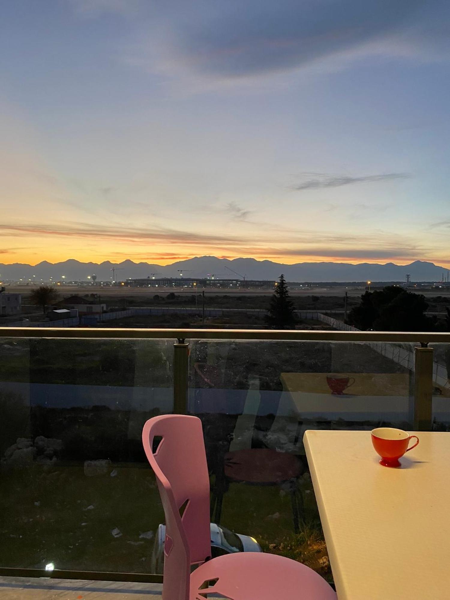 Havalimanina Yakin 1+1 Lux Suite Aksu  Buitenkant foto